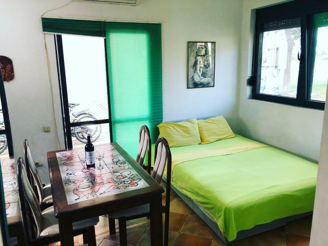 Apartments Afrodita Bar Bagian luar foto