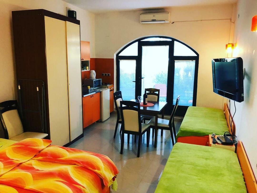 Apartments Afrodita Bar Bagian luar foto